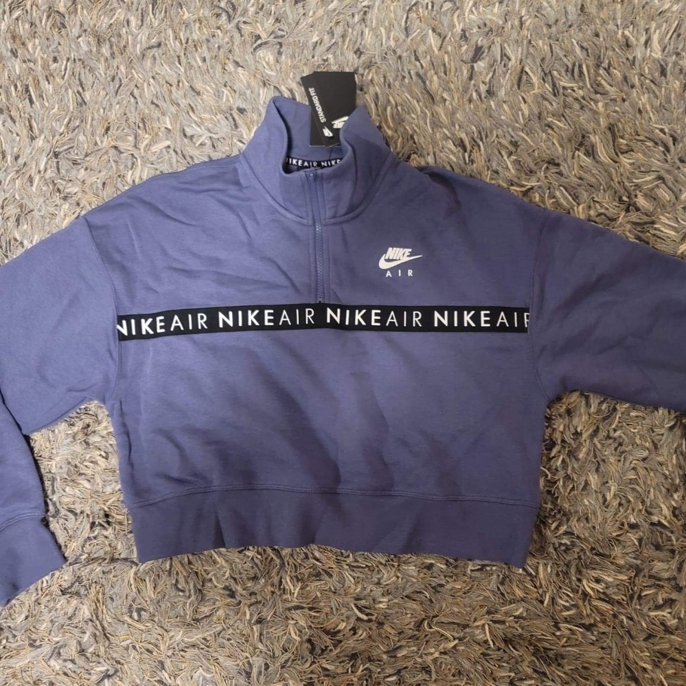 NWT Nike cropped zipped up sweater
